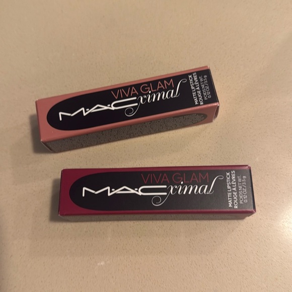 M·A·CXIMAL SILKY MATTE VIVA GLAM LIPSTICK - Picture 2 of 8